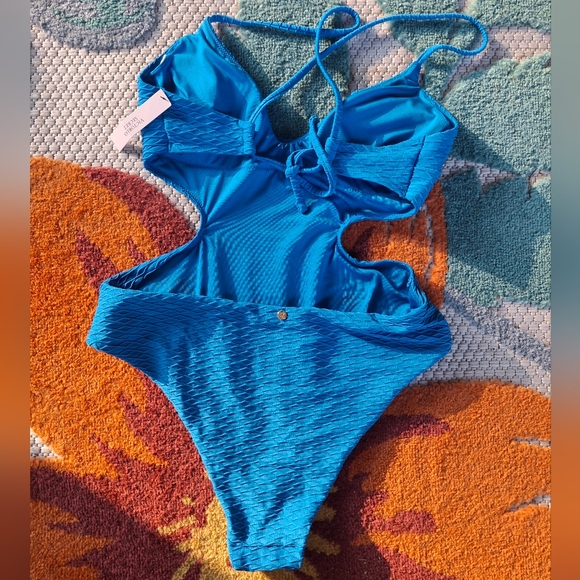 NWT Victoria's Secret Cut-Out Cheeky One Piece Swimsuit - Picture 2 of 6